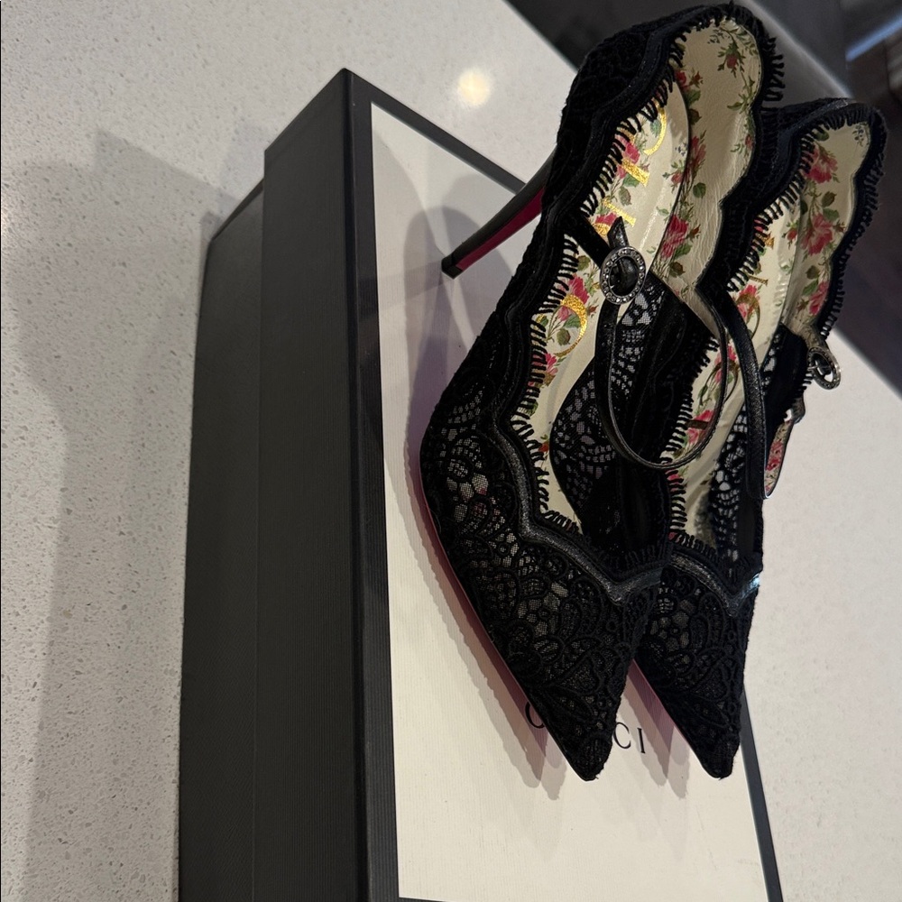 AUTHENTIC Gucci Black Lace Heels PINK BOTTOM SIZE 36